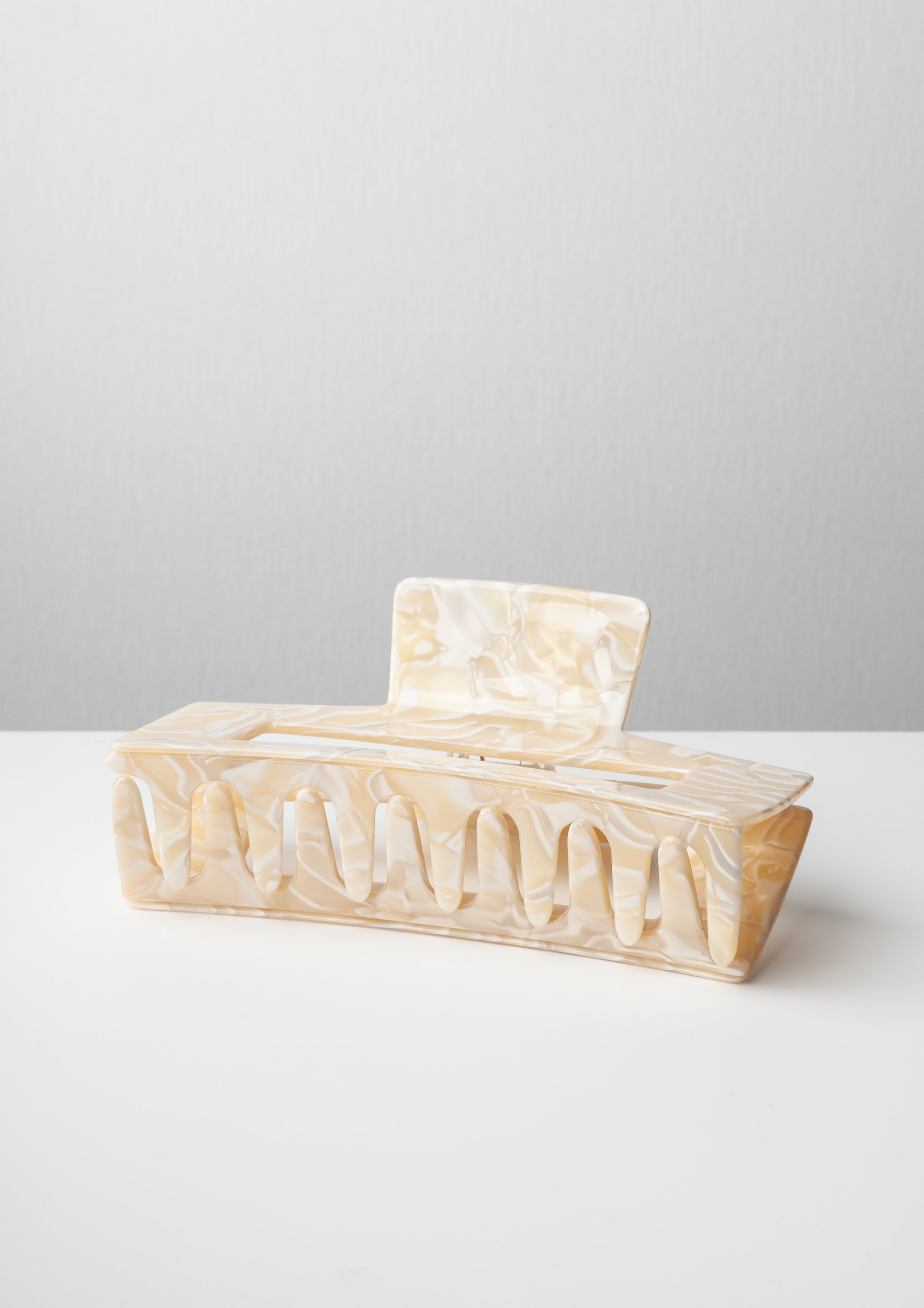 Bondi Claw Clip in White Marble